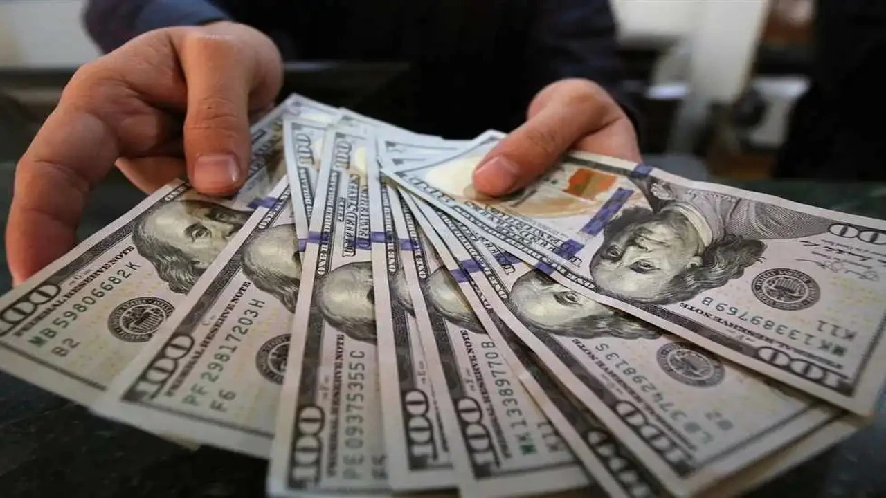 تحركات مفاجئة.. سعر الدولار أمام الجنيه المصري في تعاملات البنوك اليوم الخميس